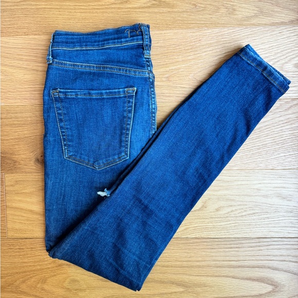 Free People Blue Ripped Knees Jeans size 26 - Picture 6 of 6
